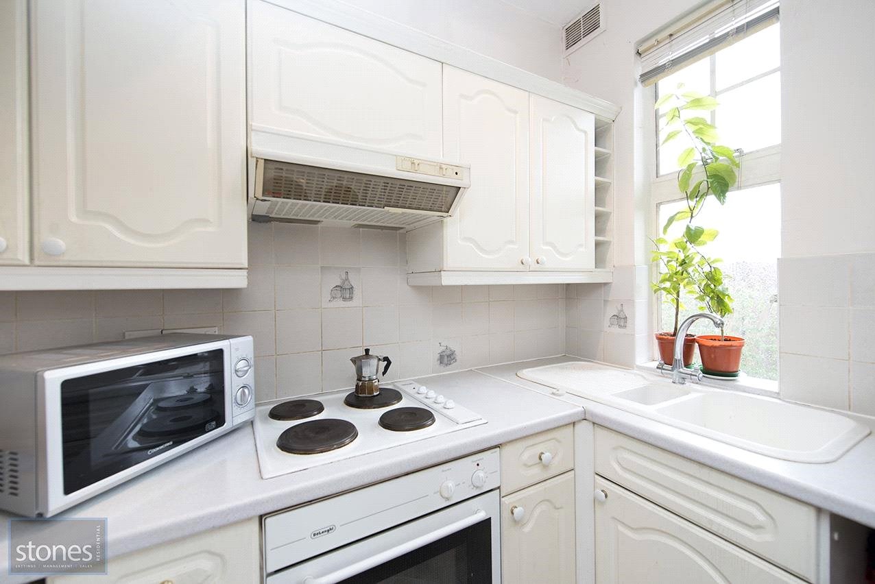 Flat Belsize Grove in Greater London