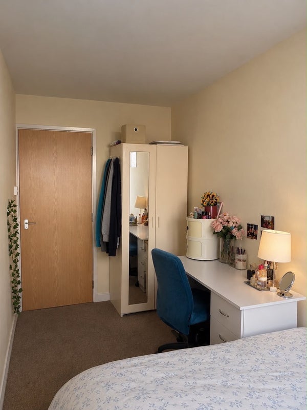 Room Rainhill Way in Greater London