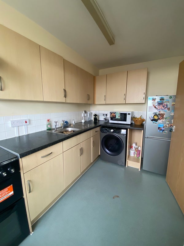 Room Rainhill Way in Greater London