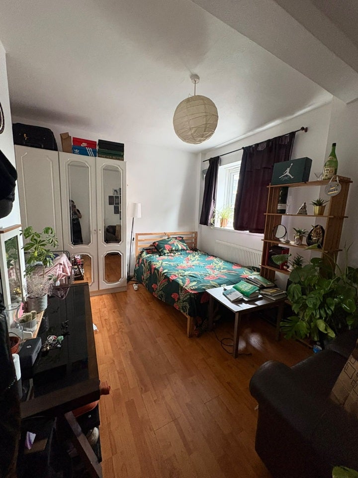 Room Mintern Street in Greater London