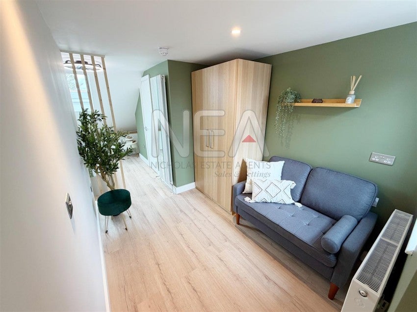 Room Curzon Street in Reading
