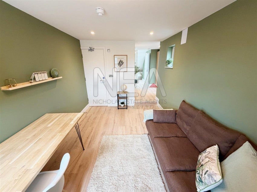 Room Curzon Street in Reading