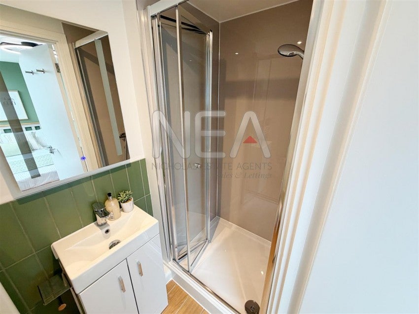 Room Curzon Street in Reading