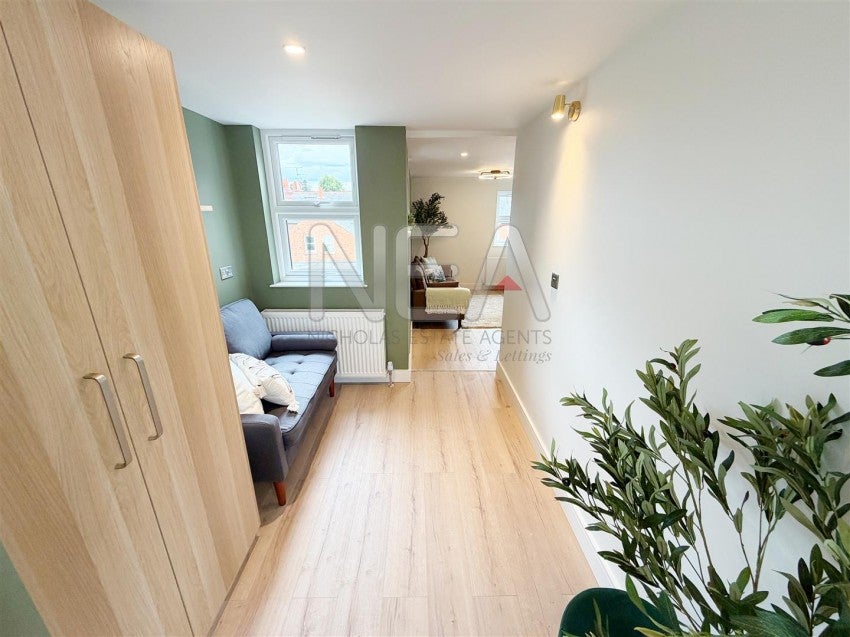 Room Curzon Street in Reading