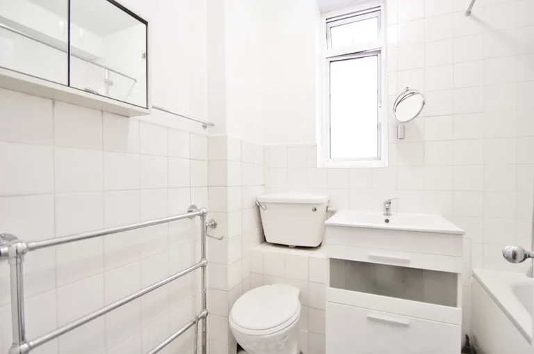 Flat Hammersmith Road in Greater London