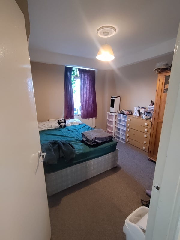 Room Westcott Road in Greater London