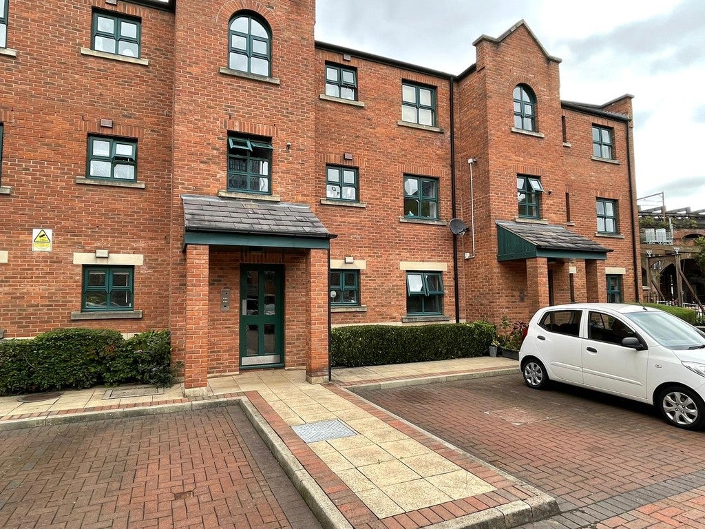 Flat Mancunian Way in Manchester