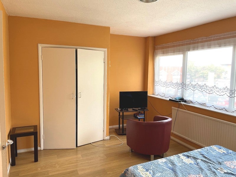 Flat Burnt Oak Broadway in Greater London