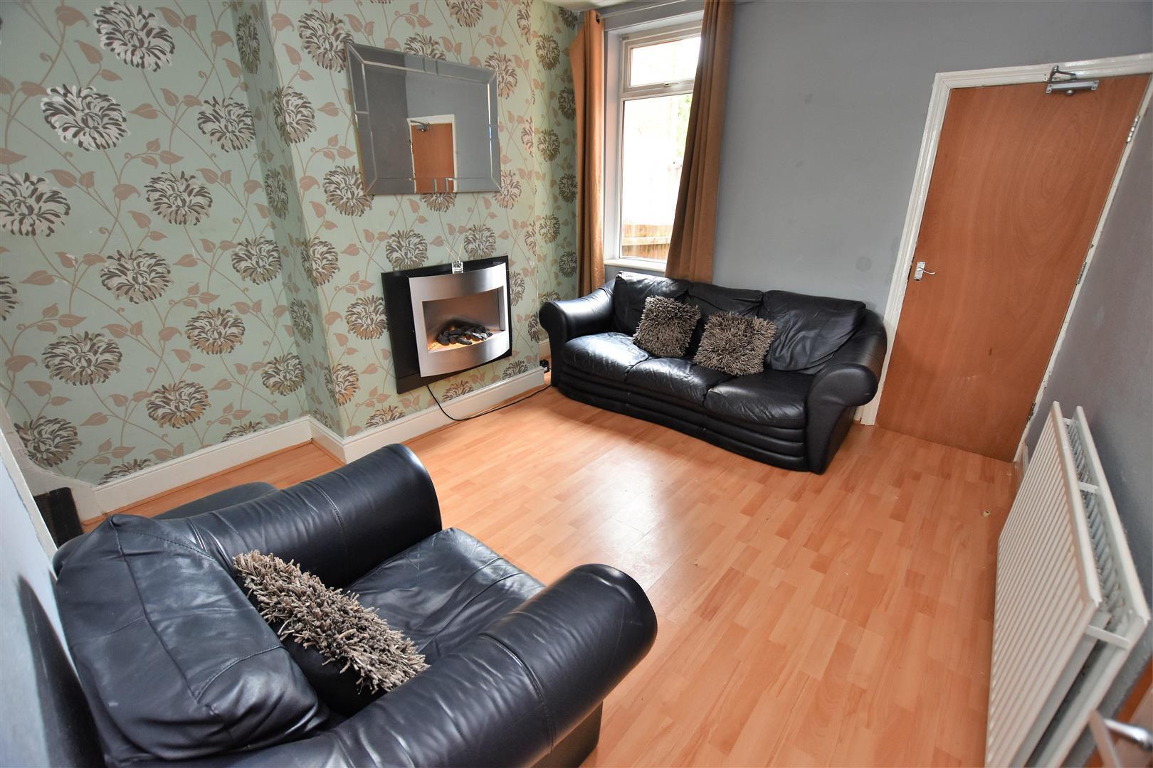 Flat Dobbs Mill Close in Birmingham