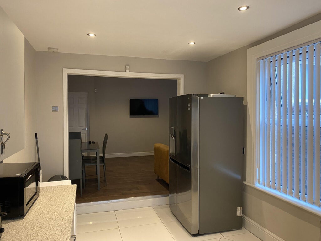 Room Jubilee Drive in Liverpool