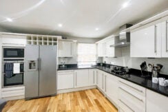 Flat Grosvenor Hill in City of Westminster