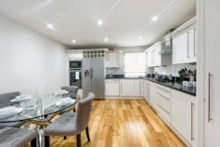 Flat Grosvenor Hill in City of Westminster
