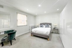 Flat Grosvenor Hill in City of Westminster