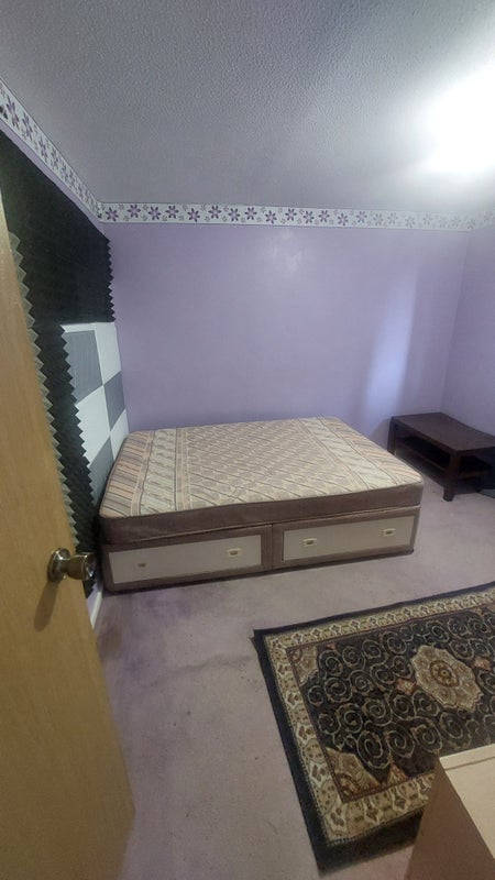 Room Abrahams Road in Crawley