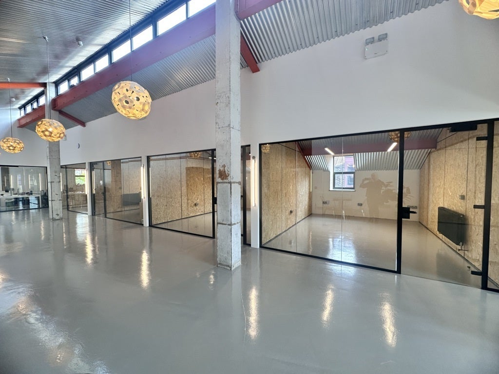 Flat Westway Centre in Frome