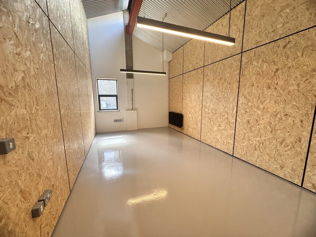 Flat Westway Centre in Frome