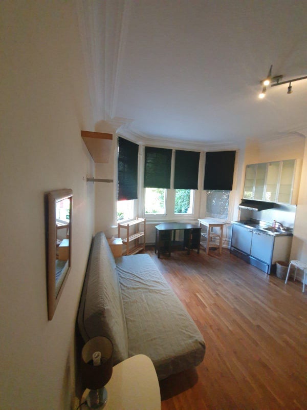 Room Woodgrange Avenue in Greater London