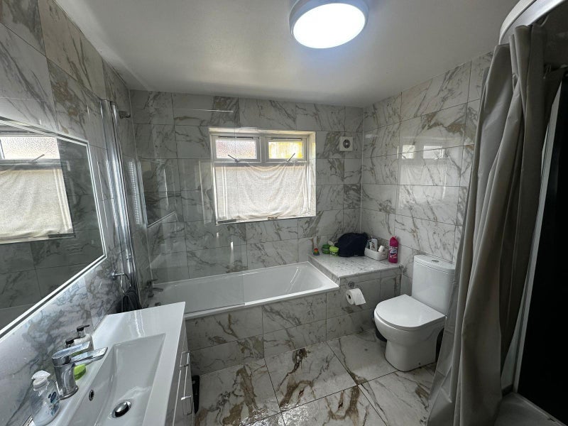 Room Herbert Road in Greater London