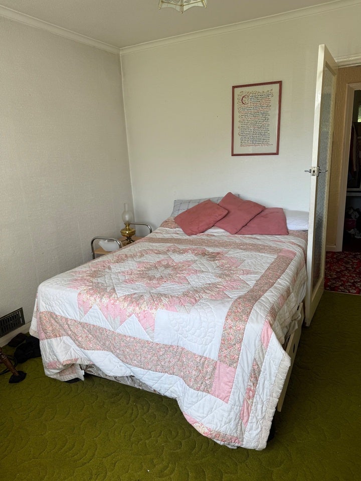 Room Llantarnam Road in Cardiff