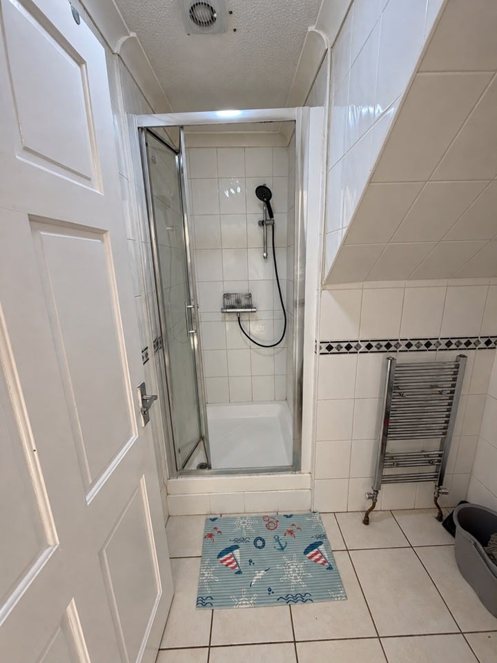 Room Walnut Gardens in Greater London