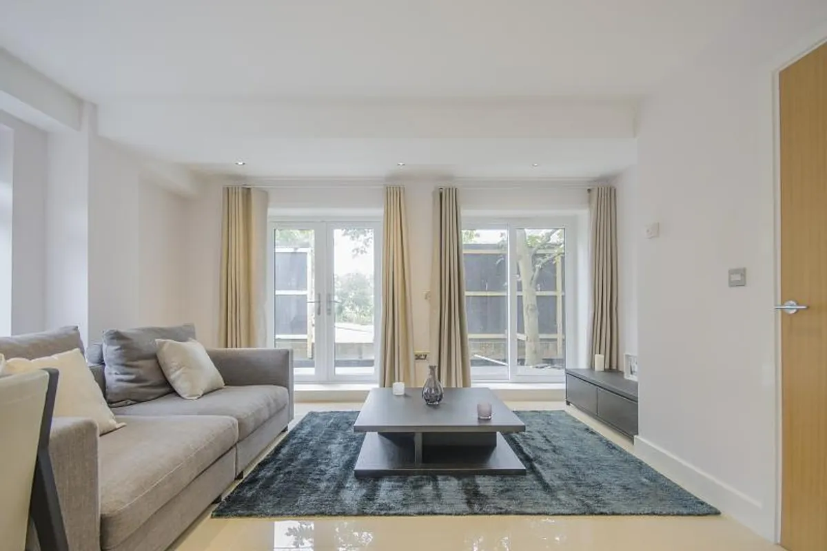 Flat Lime Grove in Greater London