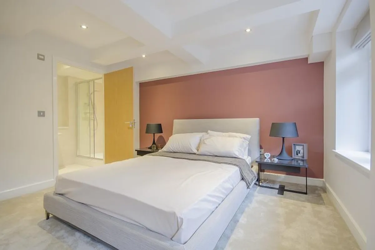 Flat Lime Grove in Greater London