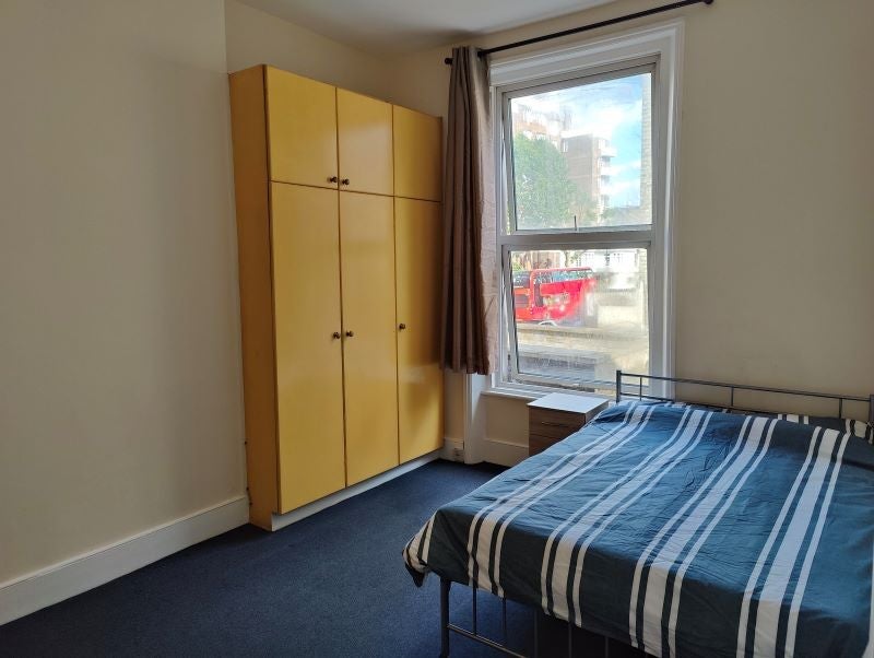 Room Goldhawk Road in Greater London