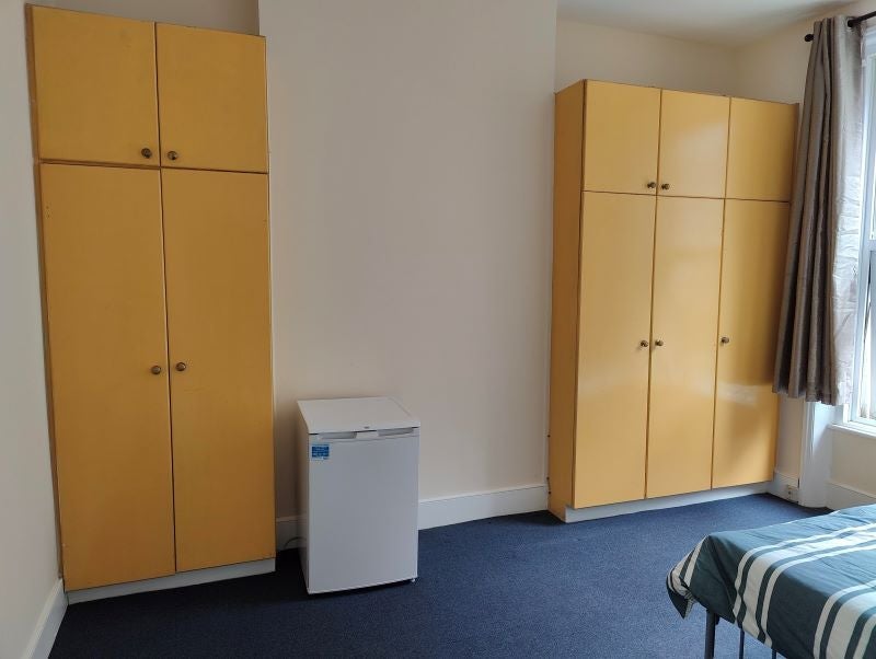 Room Goldhawk Road in Greater London