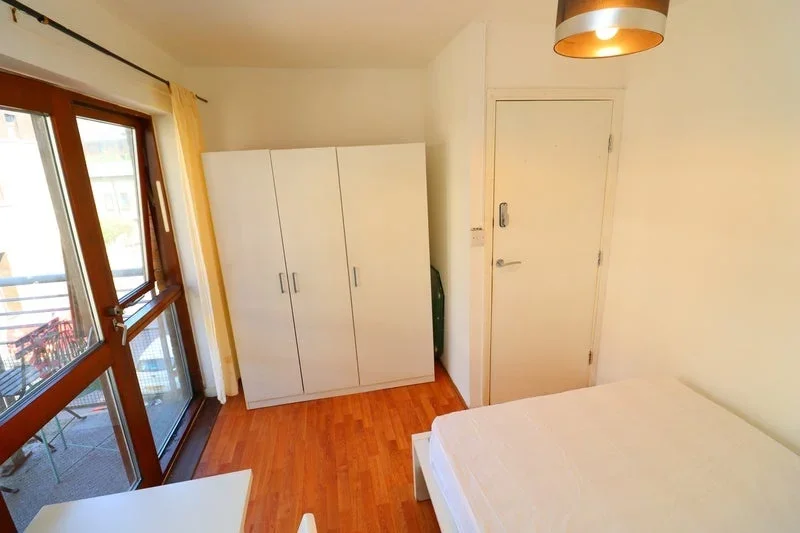 Room Barchester Street in Greater London