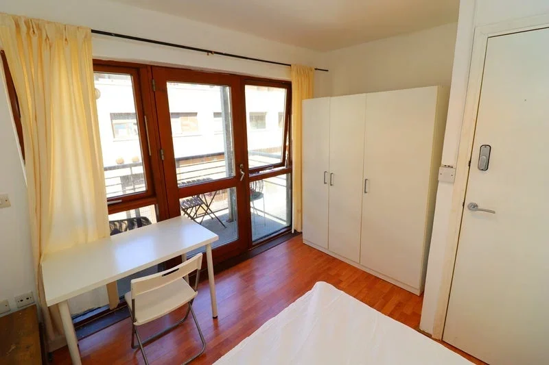 Room Barchester Street in Greater London