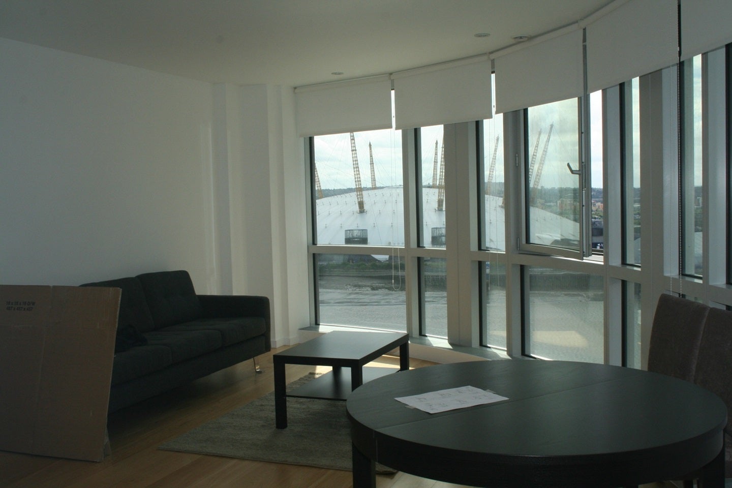 Flat Blackwall Way in Greater London