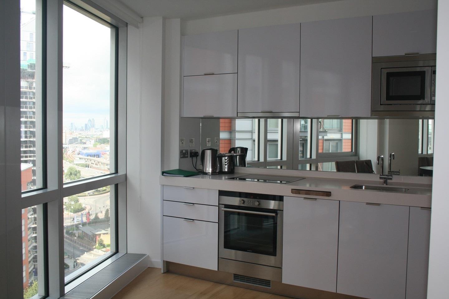 Flat Blackwall Way in Greater London