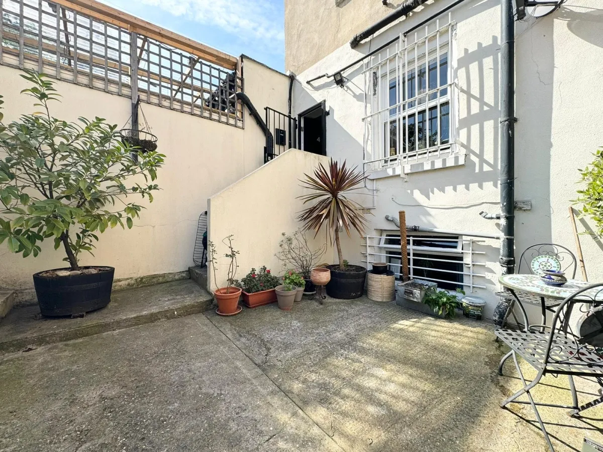 Flat Amhurst Road in Greater London