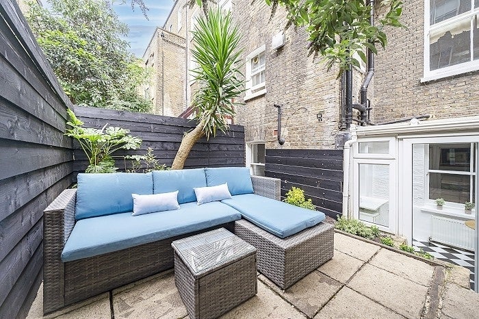 Flat Comeragh Road in Greater London