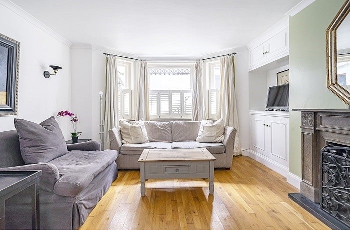 Flat Comeragh Road in Greater London