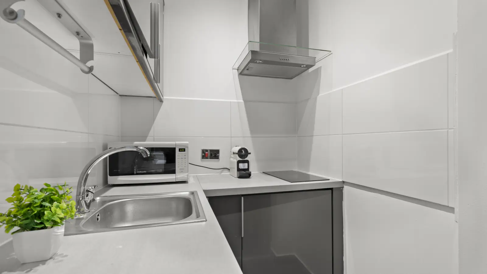 Flat Queensborough Terrace in City of Westminster