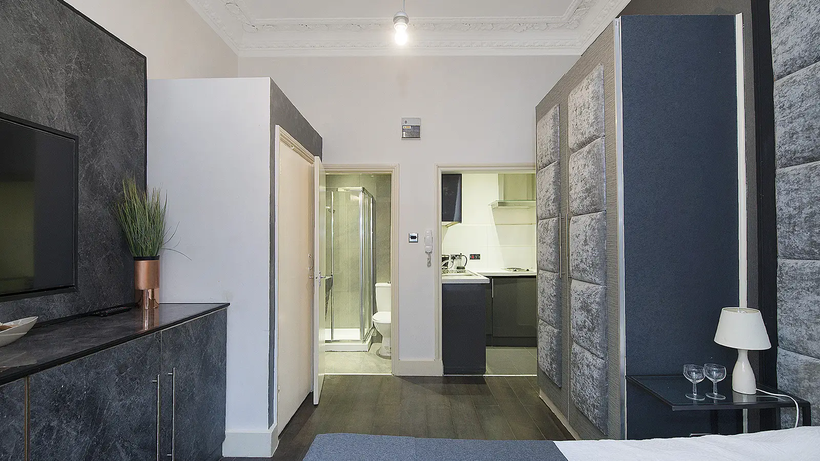 Flat Queensborough Terrace in City of Westminster