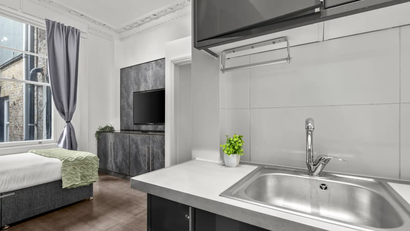 Flat Queensborough Terrace in City of Westminster