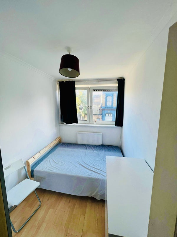 Room Massingham Street in Greater London