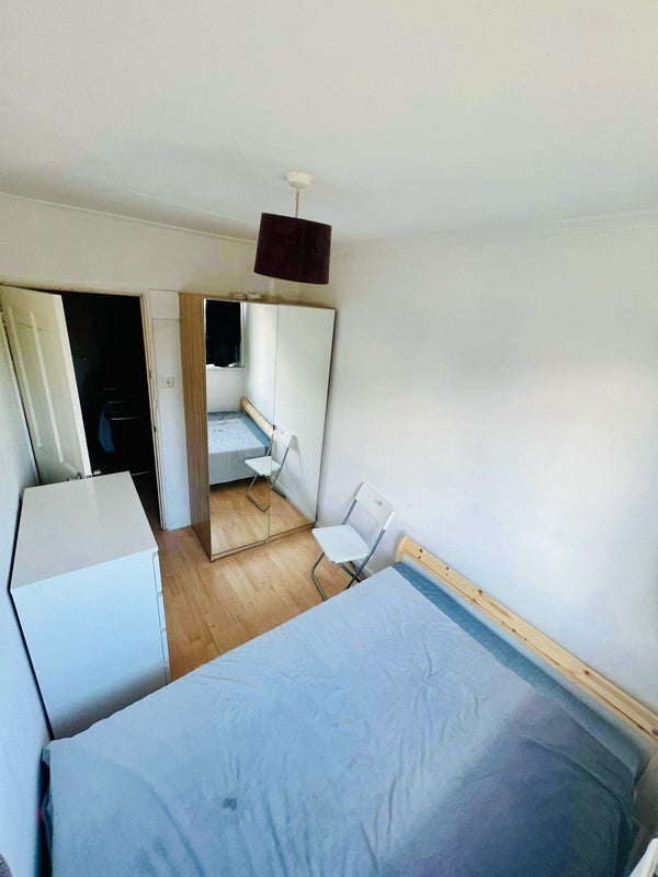 Room Massingham Street in Greater London