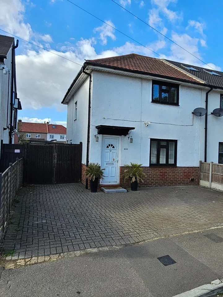 House Uxbridge Road in Slough