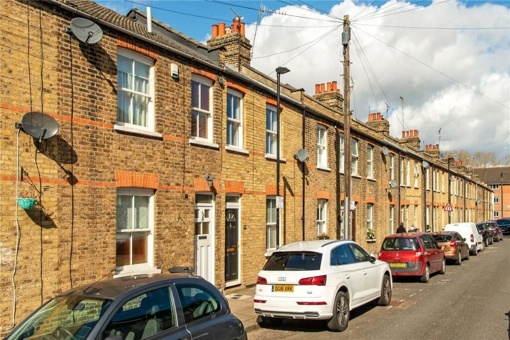House Harbinger Road in Greater London