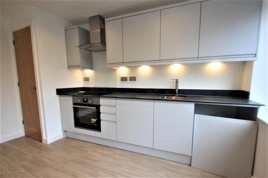 Flat Goldsworth Road in Woking