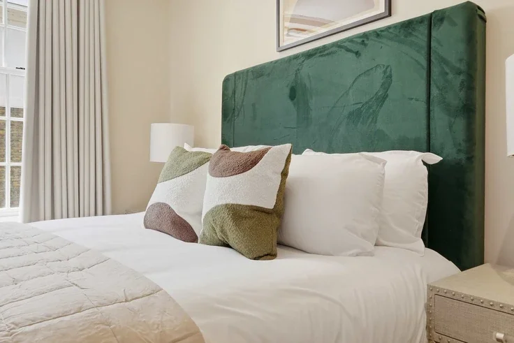 Flat Cheyne Walk in Greater London