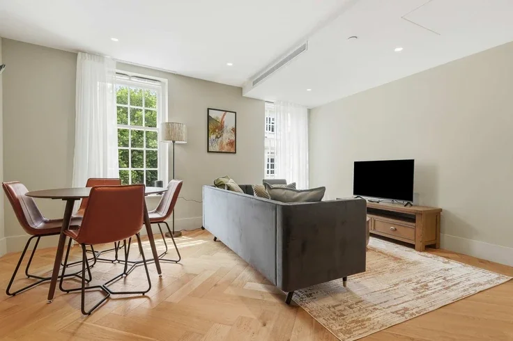 Flat Cheyne Walk in Greater London