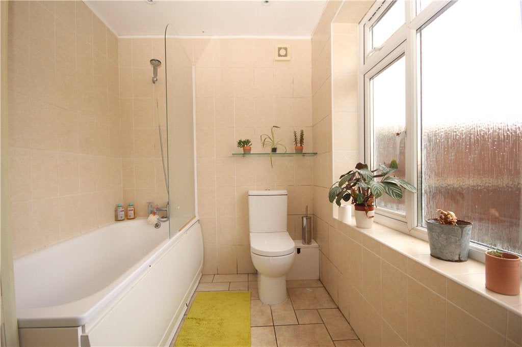 Flat Aldershot Road in Guildford