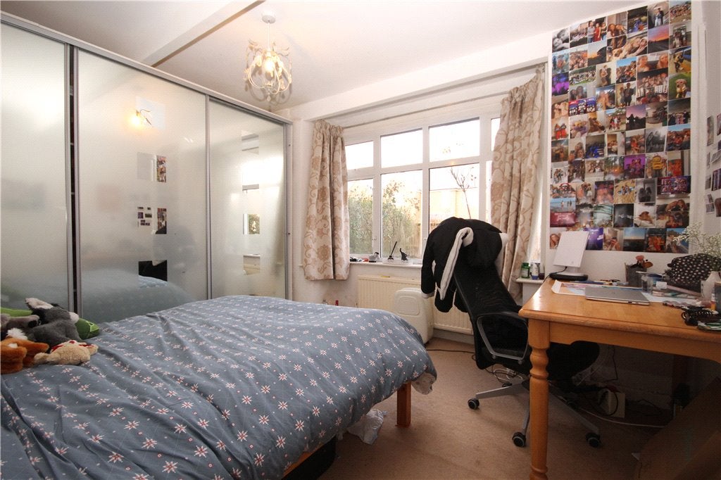 Flat Aldershot Road in Guildford