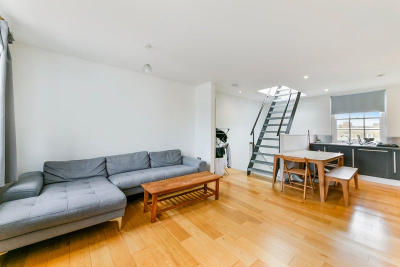 Room Mortimer Road in Greater London