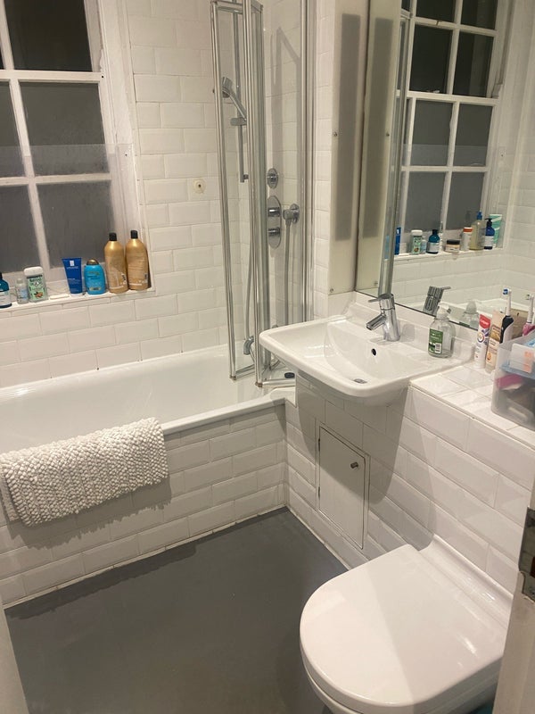 Room Mortimer Road in Greater London