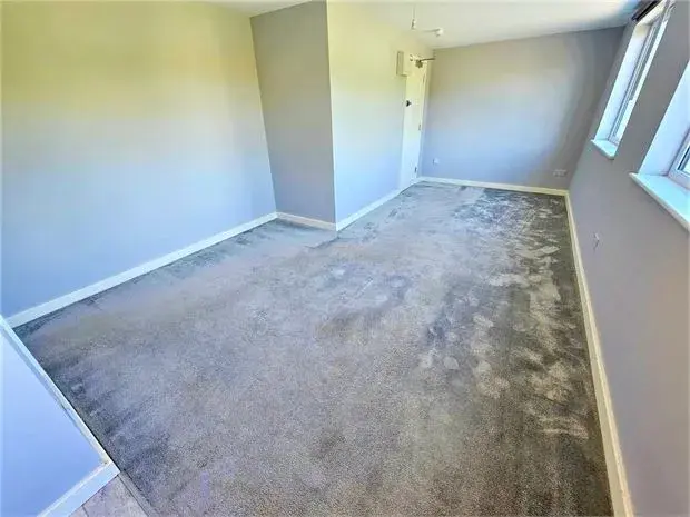 Flat Woodfield Park Drive in Southend-on-Sea